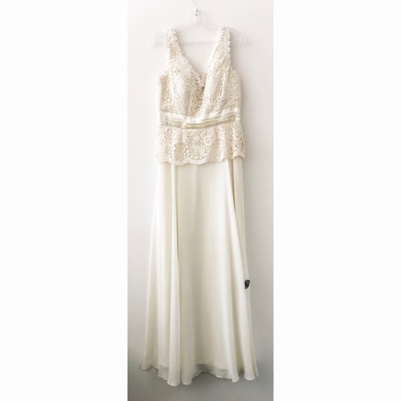 CINDERELLA 1455 Ivory Lace Dress - Picture 3 of 6